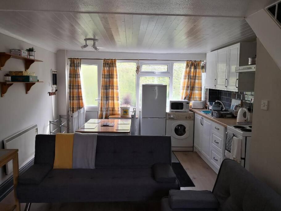 'Le Chalet Ii' Free Unlimited Wifi 2 Bed Chalet House Hodgeston Bagian luar foto